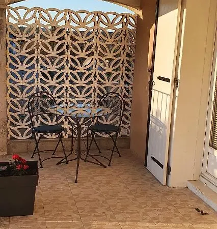 Apartament La Studio Sabranais *